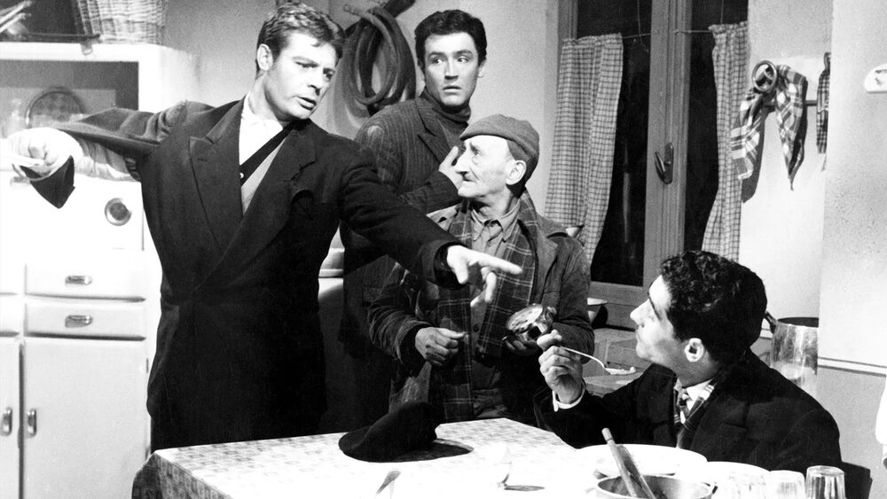 Scène de comédie italienne en noir et blanc, quatre hommes dans une cuisine